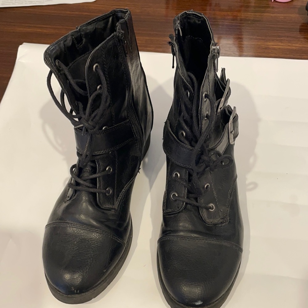 NWT SZ 10 M  WHITE MOUNTAIN Boots Black / Silver Hardware